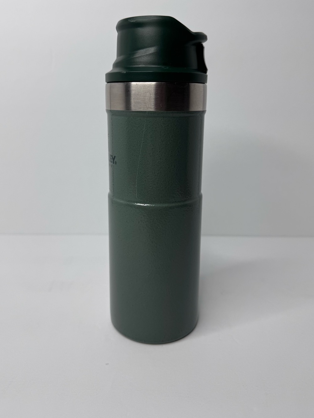 Stanley Classic Trigger Action Travel Mug 16oz Hammertone Green Insulated - Picture 2 of 9